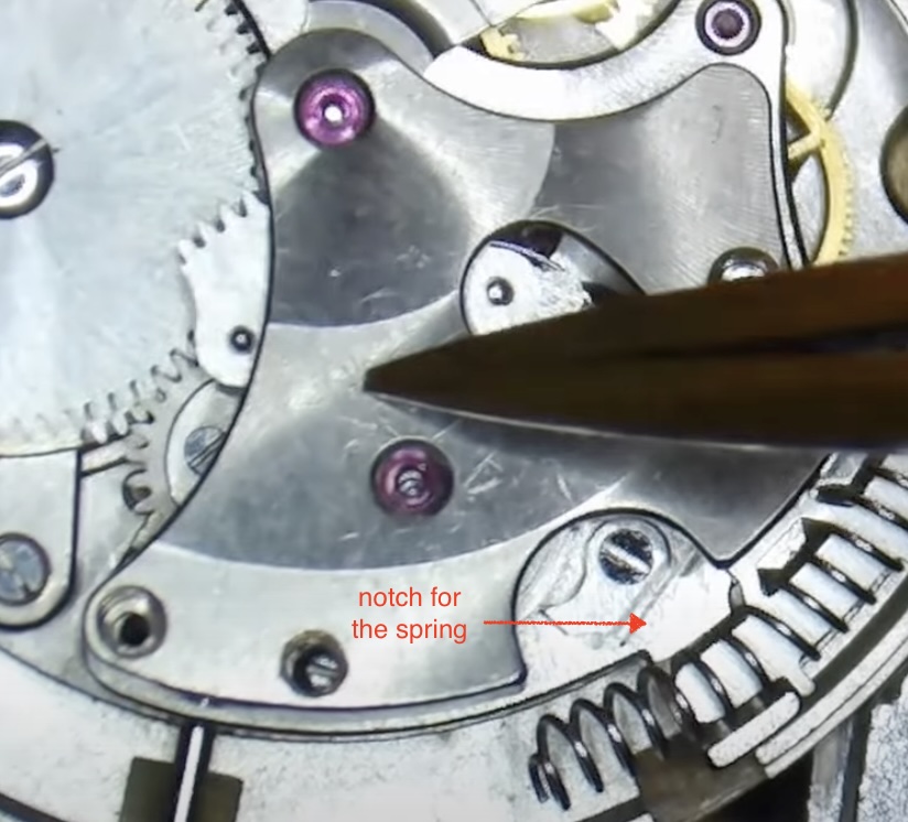 Pont — ressort dans l’encoche