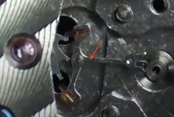 Fourche d’échappement — dépose