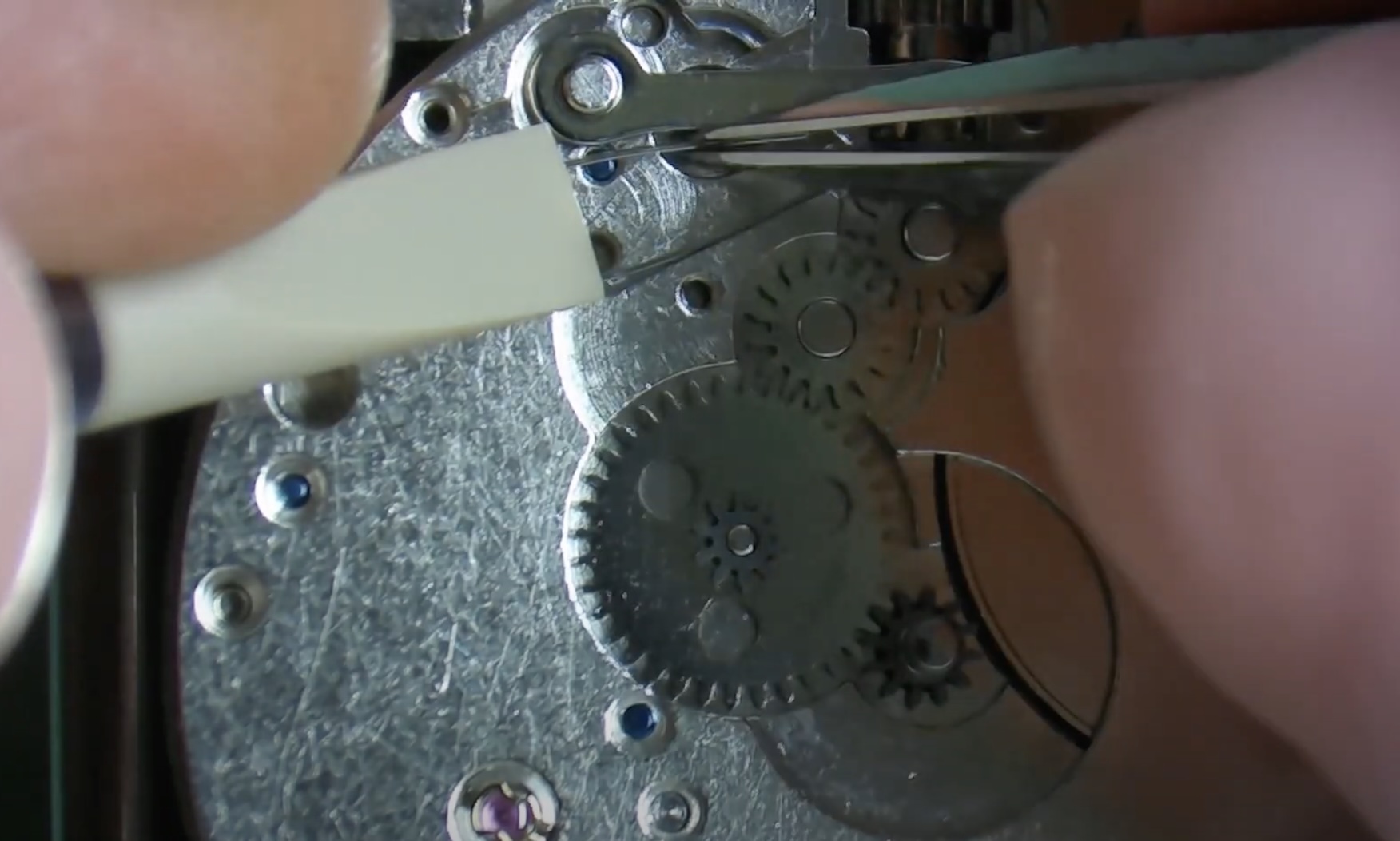 Ressort et levier de tirette