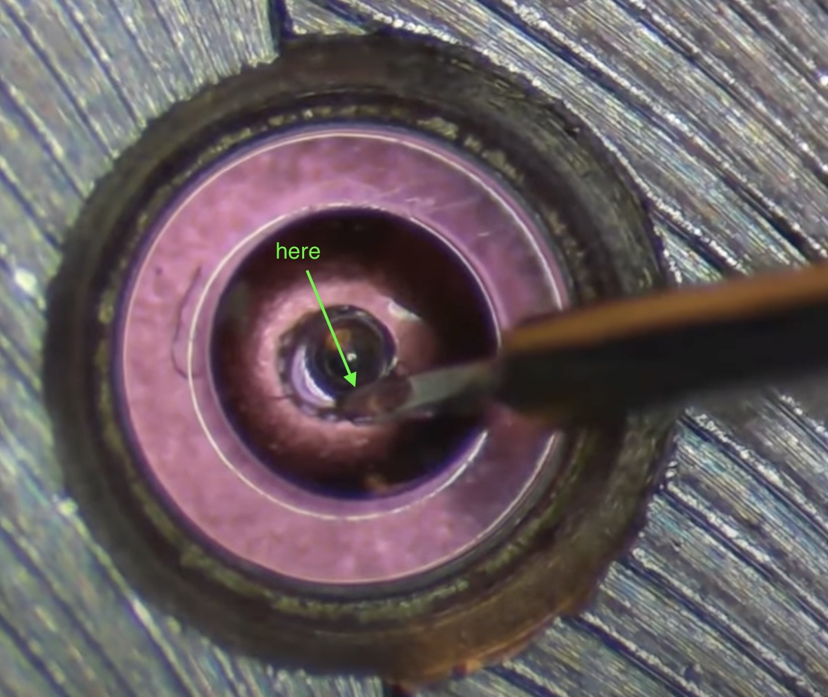 Pointe d’huilier au fond du pivot