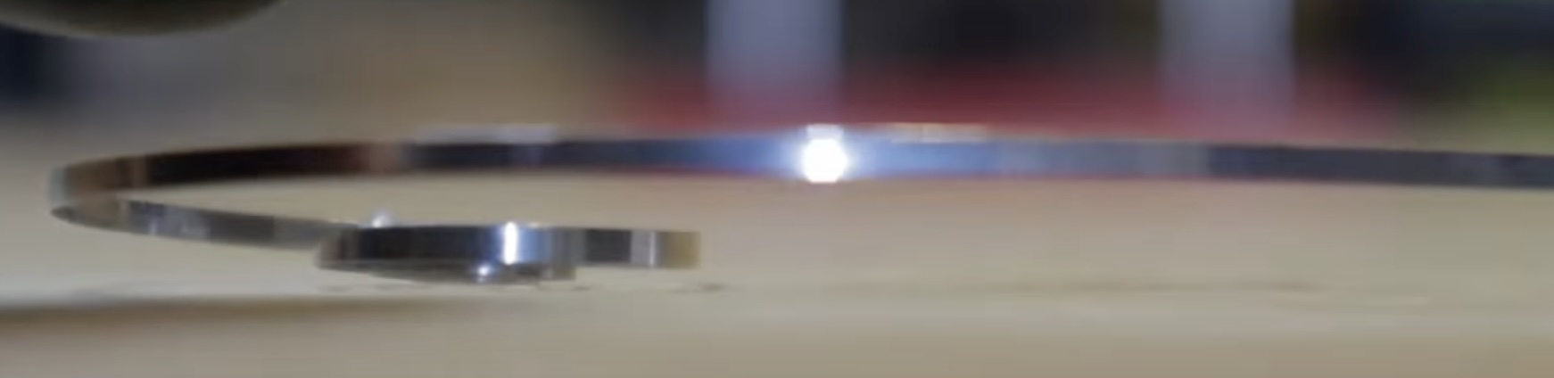 Retrait du ressort — position des pinces