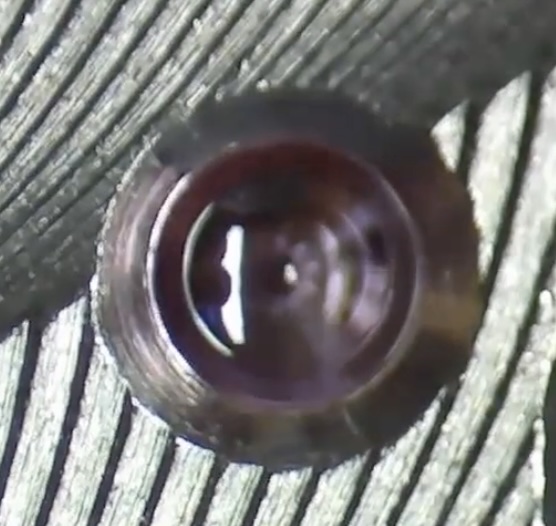 Pivots centrés dans les rubis